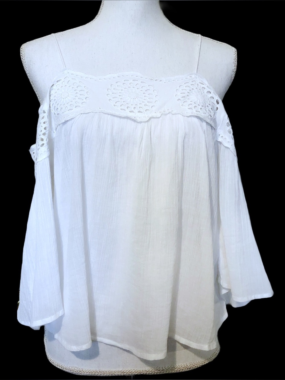 Oysho White Eyelet Cold Shoulder Top Size Small